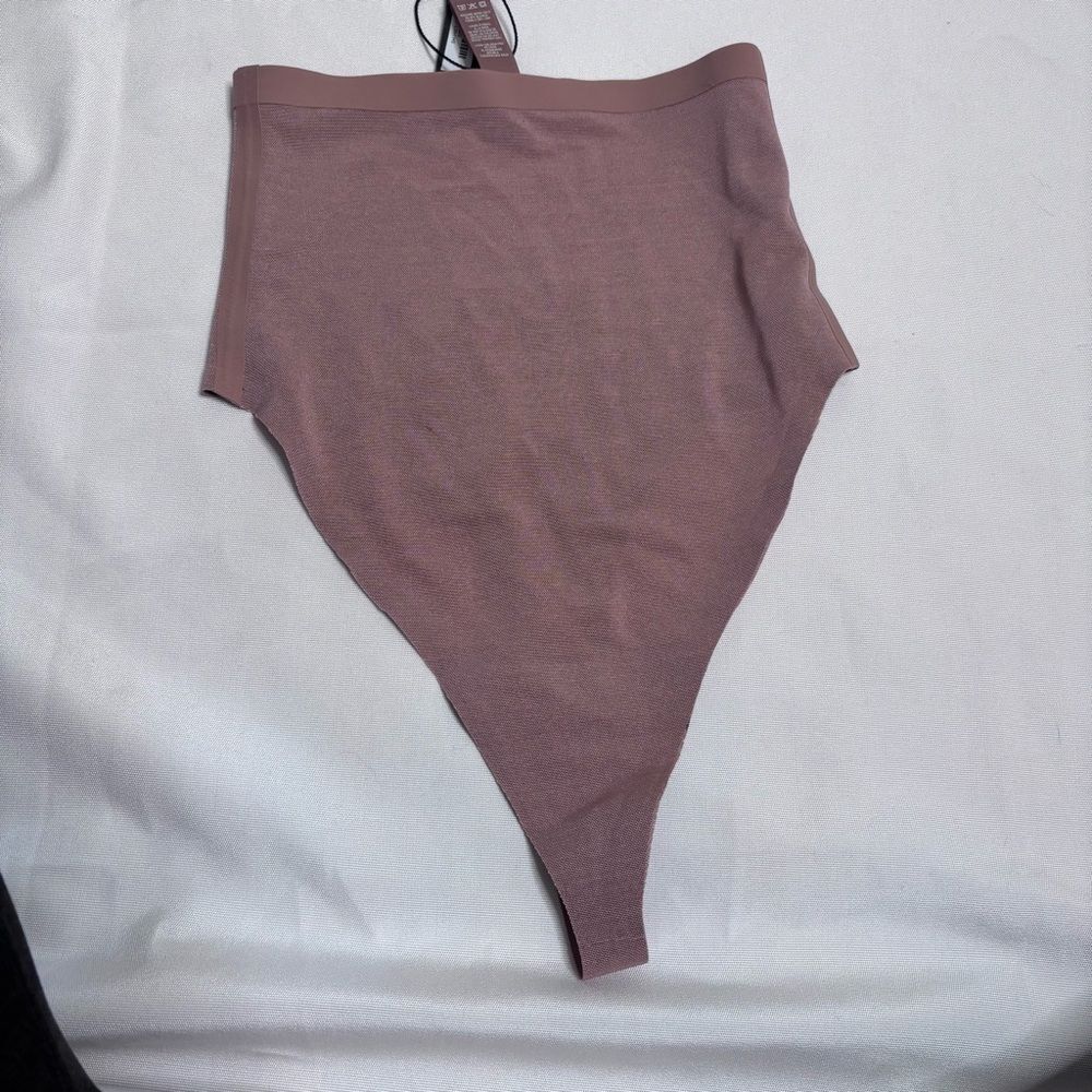SKIMS NWT Power Mesh Mid Waist Thong